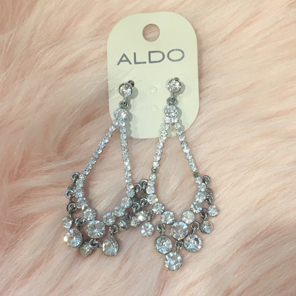 New Aldo Chandelier Dangling Silver Earrings 9$